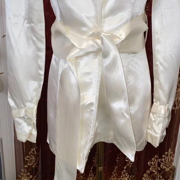 Vintage Off White Satin Blazer - Picture 5 of 17